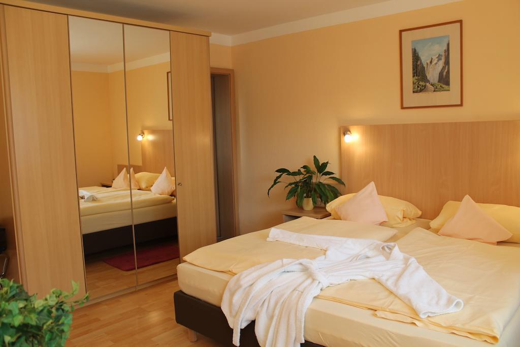 Hotel Brigitte Bad Krozingen Esterno foto